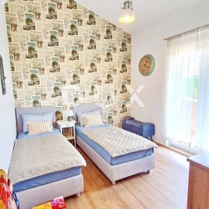 ISTRA, PULA - Blizu centra daleko od troškova- energetski štedljiva vila!