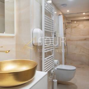Istra, Pula - centar, 67.65m2, etaža - 2s+db, terasa, blizina Arene!