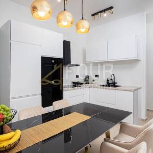 Istra, Pula - centar, 67.65m2, etaža - 2s+db, terasa, blizina Arene!