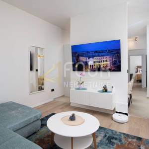 Istra, Pula - centar, 67.65m2, etaža - 2s+db, terasa, blizina Arene!