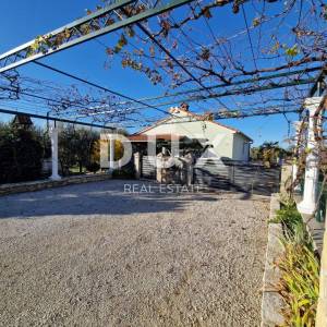 ISTRA, PULA - Dvije kuće na idealnoj lokaciji!