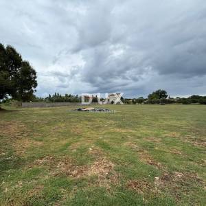 ISTRA, PULA - Građevinski teren za višestambene zgrade ili naselje s vilama!  