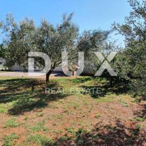 ISTRA, PULA - Građevinsko zemljište stambene namjene 600 m2