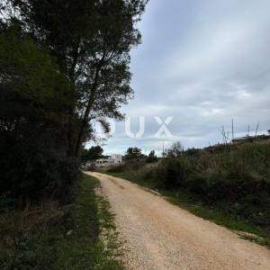 ISTRA, PULA - Građevinsko zemljište na ekskluzivnoj lokaciji! Mogućnost gradnje 16 stanova/ kuće/ hotela! 