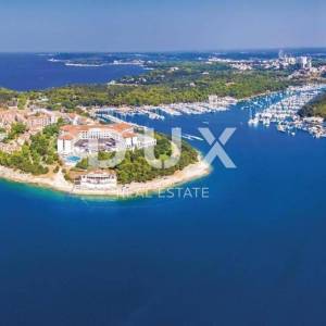 ISTRA, PULA - Građevinsko zemljište s idejnim projektom za zgradu s 4 stana, prizemnicu s bazenom i katnicu