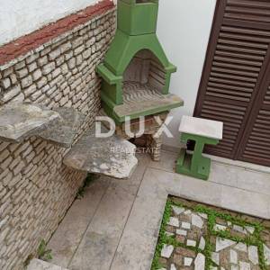 ISTRA, PULA - Kuća na idealnoj lokaciji s velikim potencijalom