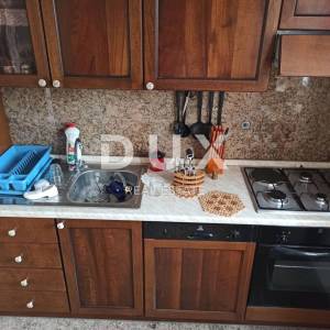 ISTRA, PULA - Kuća na idealnoj lokaciji s velikim potencijalom