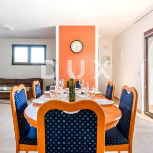 ISTRA, PULA - Kuća s bazenom i prostranom okućnicom