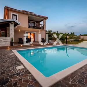 ISTRA, PULA - Kuća s bazenom i prostranom okućnicom