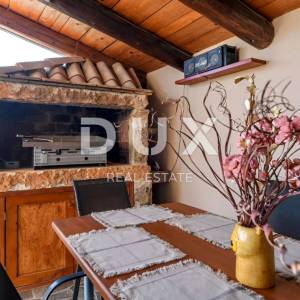 ISTRA, PULA - Kuća s bazenom i prostranom okućnicom