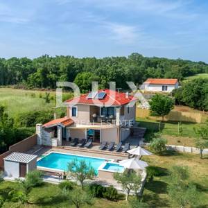 ISTRA, PULA - Kuća s bazenom i prostranom okućnicom