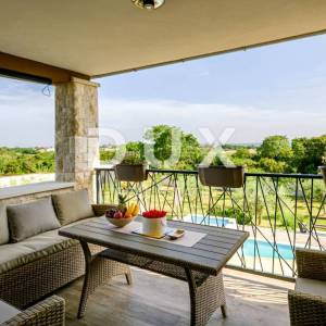 ISTRA, PULA - Kuća s bazenom i prostranom okućnicom