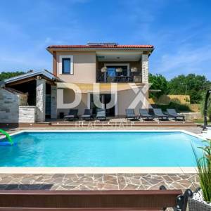 ISTRA, PULA - Kuća s bazenom i prostranom okućnicom