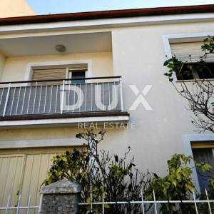  ISTRA, PULA Kuća s dva stana i dvorištem! Potencijal za zgradu!