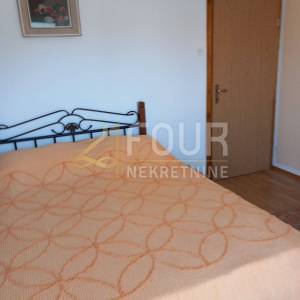 Istra, Pula, kuća s garažom, dodatnim apartmanom i dvorištem