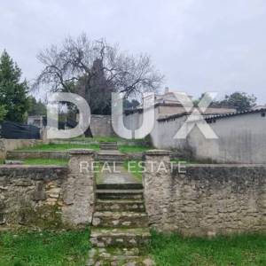 ISTRA, PULA Kuća s potencijalom u centru grada!