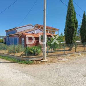 ISTRA, PULA - Kuća s velikom okućnicom