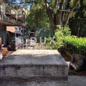 ISTRA, PULA - Kuća s više stambenih jedinica i poslovnim prostorom!