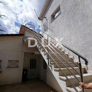  ISTRA, PULA - kuća sa tri stana i poslovnim prostorom!