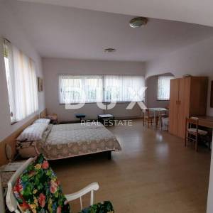  ISTRA, PULA - kuća sa tri stana i poslovnim prostorom!