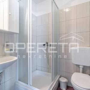 Istra, Pula-kuća u nizu s bazenom