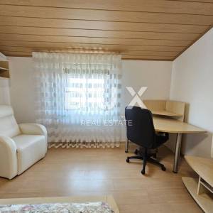 ISTRA, PULA - Kvalitetna obiteljska apartmanska kuća na atraktivnoj lokaciji