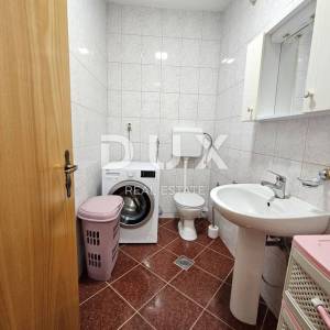 ISTRA, PULA - Kvalitetna obiteljska apartmanska kuća na atraktivnoj lokaciji
