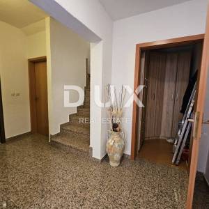 ISTRA, PULA - Kvalitetna obiteljska apartmanska kuća na atraktivnoj lokaciji