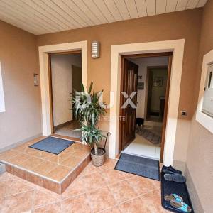 ISTRA, PULA - Kvalitetna obiteljska apartmanska kuća na atraktivnoj lokaciji