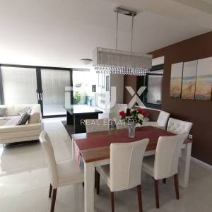ISTRA, PULA - Luksuzni stan od 200 m2 prvi red do mora!