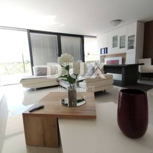 ISTRA, PULA - Luksuzni stan od 200 m2 prvi red do mora!