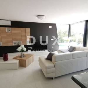 ISTRA, PULA - Luksuzni stan od 200 m2 prvi red do mora!