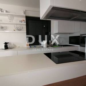 ISTRA, PULA - Luksuzni stan 200 m2 prvi red do mora !
