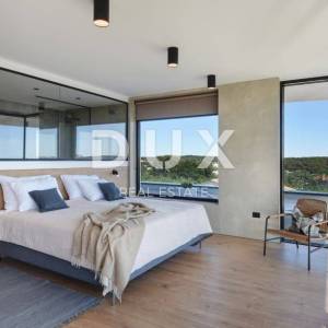 ISTRA, PULA - Moderna vila s bazenom i pogledom na more 