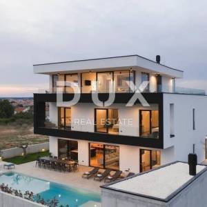ISTRA, PULA - Moderna vila s bazenom i pogledom na more 