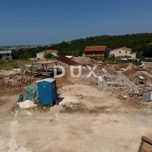 ISTRA, PULA - Moderna vila u izgradnji s bazenom i dvorištem, s osiguranom privatnošću i nadomak plaža