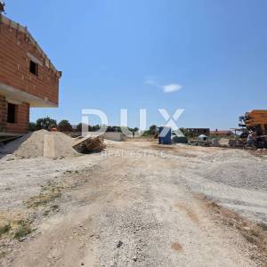 ISTRA, PULA - Moderna vila u izgradnji s bazenom i dvorištem, s osiguranom privatnošću i nadomak plaža