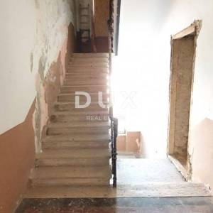 ISTRA, PULA - Nekretnina s puno potencijala! PRILIKA!
