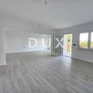 ISTRA, PULA, NOVA VERUDA - 2SS+DB uređeni stan s dvorištem i pogledom na more