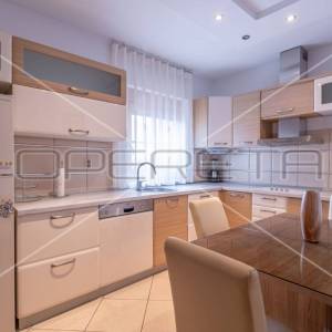 Istra, Pula - Nova Veruda, kuća sa tri apartmana na odličnoj lokaciji blizu mora