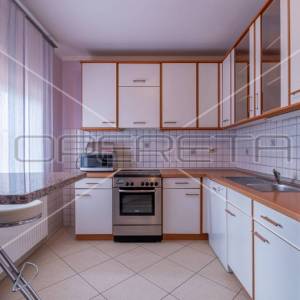 Istra, Pula - Nova Veruda, kuća sa tri apartmana na odličnoj lokaciji blizu mora