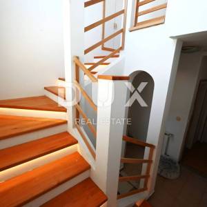 ISTRA, PULA Obiteljska vila s pogledom na more!