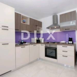 ISTRA, PULA - Obiteljski stan s vrtom u centru + dodatni studio apartman! RIJETKO DOSUTPNA LOKACIJA!