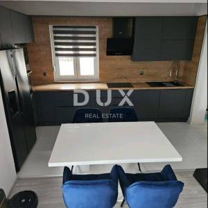 ISTRA, PULA - Obiteljski stan s vrtom u centru + dodatni studio apartman! RIJETKO DOSUTPNA LOKACIJA!
