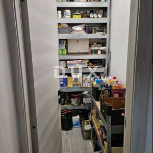 ISTRA, PULA - Obiteljski stan s vrtom u centru + dodatni studio apartman! RIJETKO DOSUTPNA LOKACIJA!