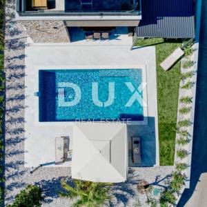 ISTRA, PULA (okolica) - Prekrasna nova uređena vila u neposrednoj blizini grada!