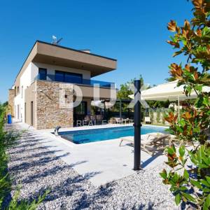 ISTRA, PULA (okolica) - Prekrasna nova uređena vila u neposrednoj blizini grada!