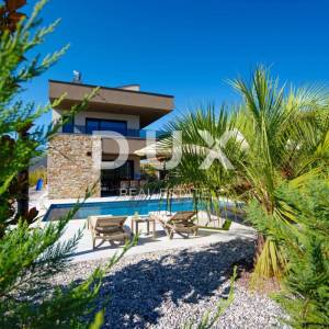 ISTRA, PULA (okolica) - Prekrasna nova uređena vila u neposrednoj blizini grada!