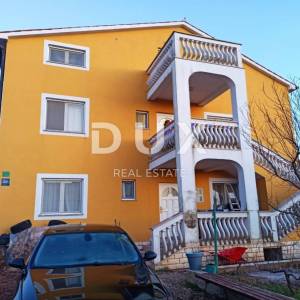 ISTRA, PULA - Predivna samostojeća kuća u mirnoj ulici s 4 stana