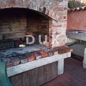 ISTRA, PULA - Predivna samostojeća kuća u mirnoj ulici s 4 stana